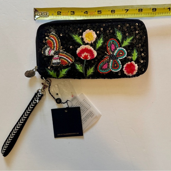 America & Beyond NWT embellished beaded wallet with wristlet - black butterfly - Picture 4 of 12